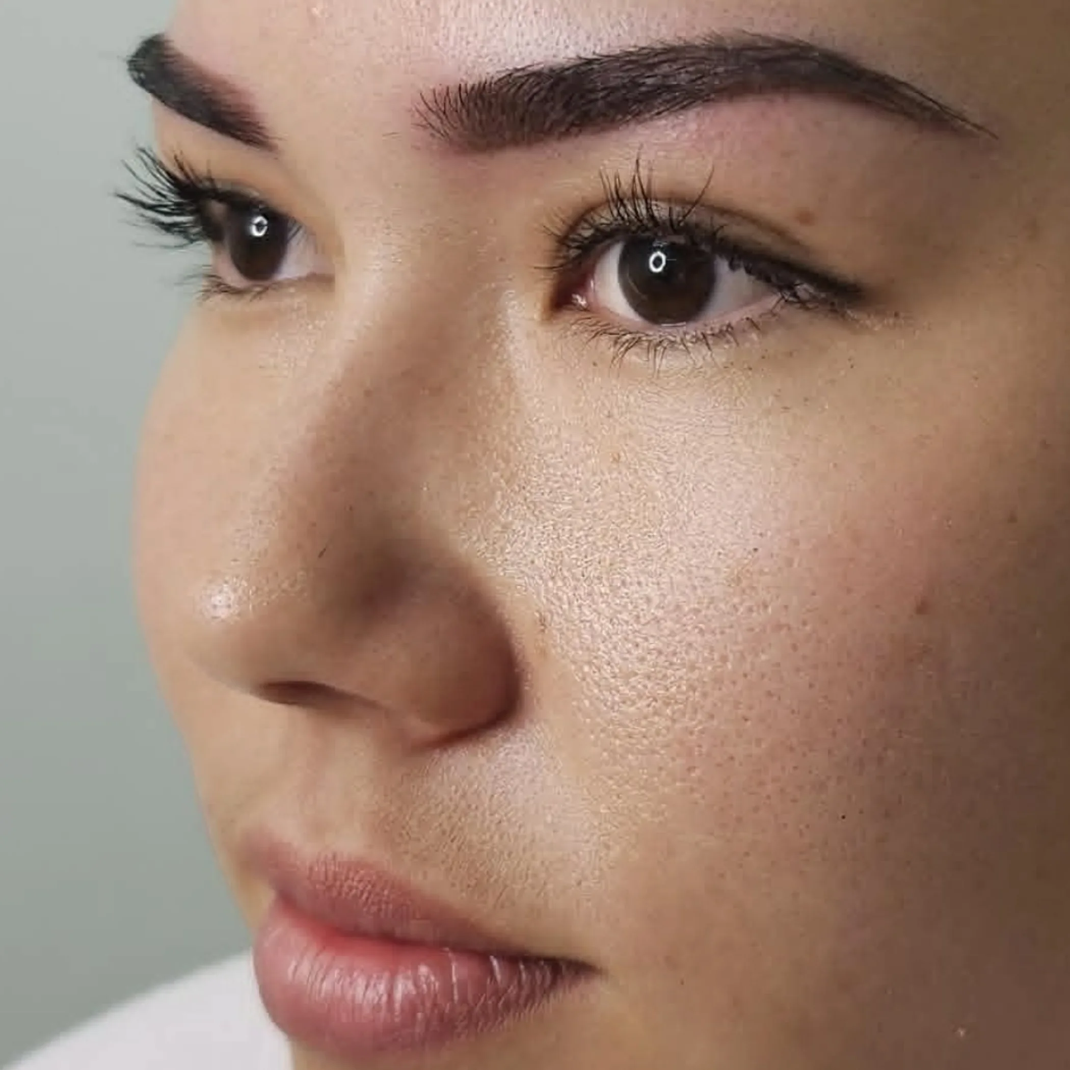 close-up photo of eyebrows